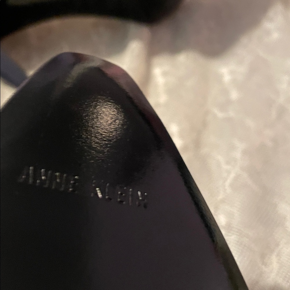 Anne Klein Navy and Cream, 3” Heels with gold accents. - Picture 6 of 7